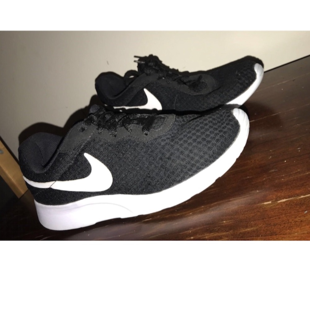 Black nike tanjuns